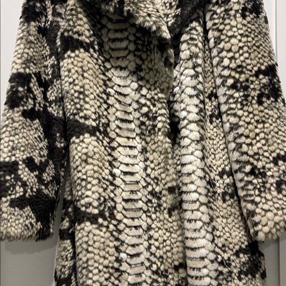 Dolce Cabo Black and Cream Jacket - Picture 4 of 4